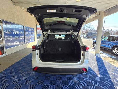 Used 2023 Toyota Highlander LE image 8