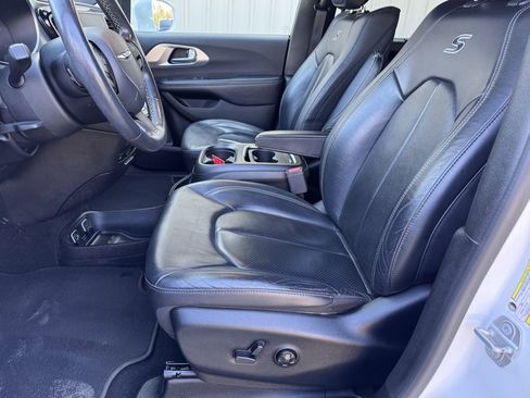 Used 2019 Chrysler Pacifica Touring-L Plus w/ Advanced Safetytec Group image 10