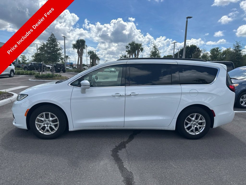 Used 2022 Chrysler Pacifica Touring-L FWD image 3