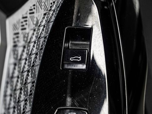 Used 2023 BMW 760i xDrive w/ Executive Package AWD/4WD image 42