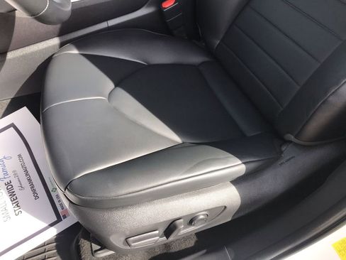 Used 2023 Toyota Highlander XLE AWD/4WD image 12