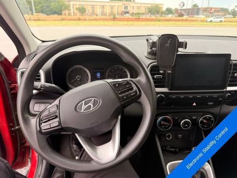 Used 2021 Hyundai Venue SE FWD image 6