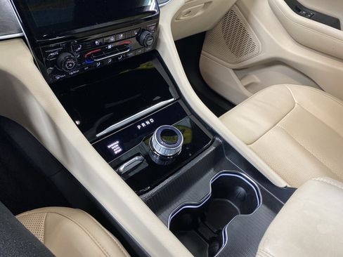 Certified 2024 Jeep Grand Cherokee Limited w/ Luxury Tech Group II image 15