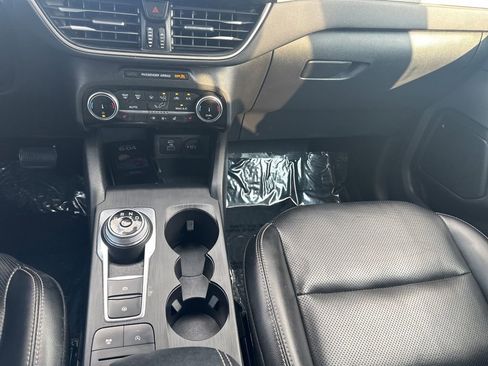 Used 2022 Ford Escape SEL w/ Technology Package image 19