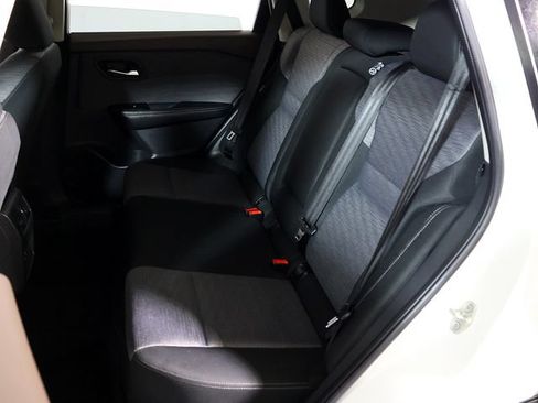 Used 2023 Nissan Rogue SV AWD/4WD image 13