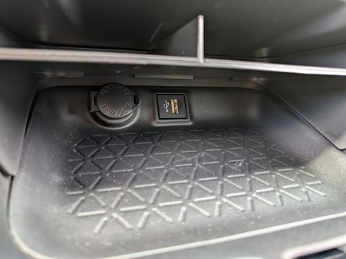 Used 2024 Toyota RAV4 LE AWD/4WD image 33