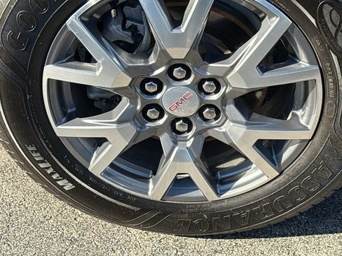 Certified 2023 GMC Acadia SLT w/ Preferred Package image 10