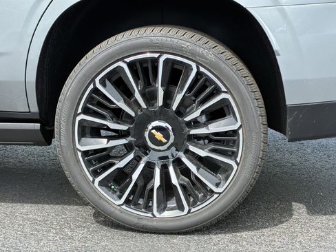 New 2026 Chevrolet Tahoe High Country AWD/4WD image 11