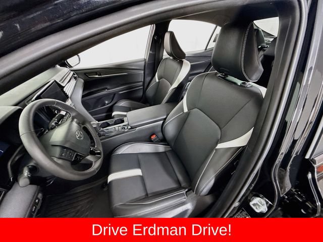 Used 2026 Toyota Camry SE FWD image 5