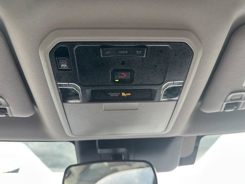 Used 2022 Toyota Tundra SR5 w/ SR5 Convenience Package image 10