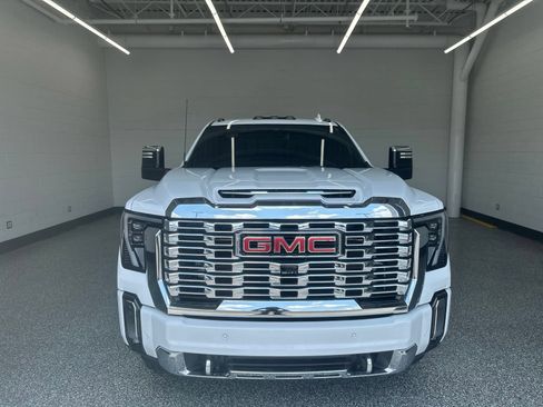 Used 2024 GMC Sierra 3500 Denali AWD/4WD image 5