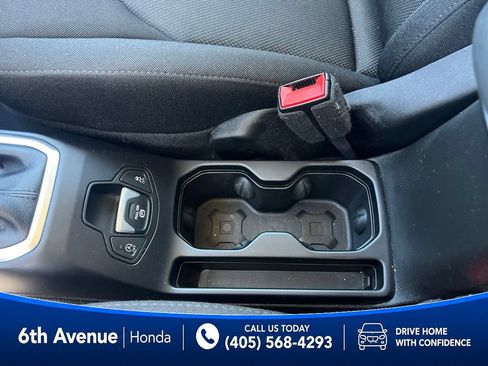 Used 2023 Jeep Renegade Latitude AWD/4WD image 31