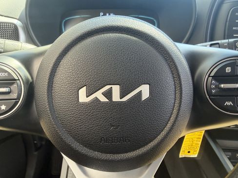 Used 2025 Kia Soul LX FWD image 31