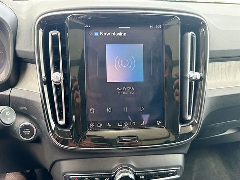 Used 2024 Volvo XC40 B5 Plus image 16