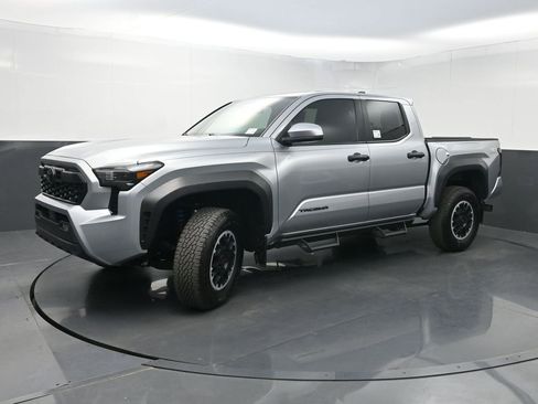 Used 2024 Toyota Tacoma TRD Off-Road AWD/4WD image 19