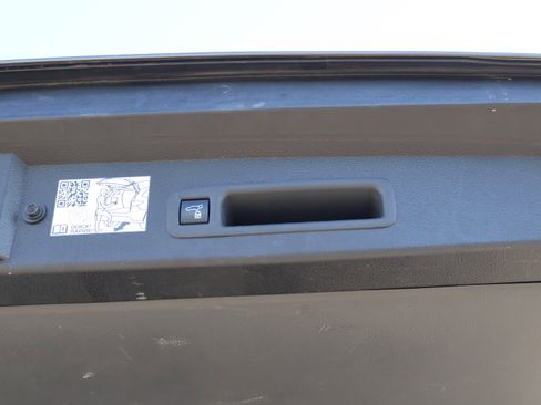 Used 2024 Toyota Sienna XLE image 18