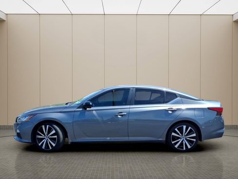Used 2020 Nissan Altima 2.5 SR w/ Premium Package FWD image 9