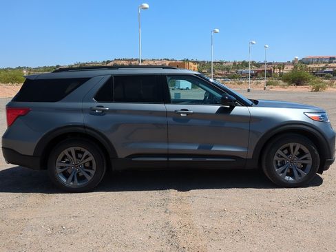 Used 2023 Ford Explorer XLT w/ Equipment Group 202A RWD image 2