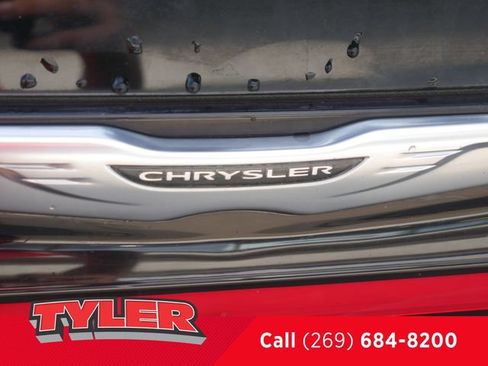 Used 2022 Chrysler Pacifica Touring-L FWD image 14