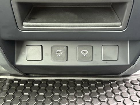 Certified 2025 Land Rover Defender 90 S image 41