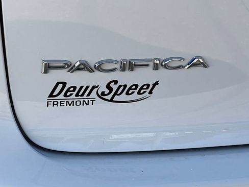 Used 2024 Chrysler Pacifica Limited FWD image 49