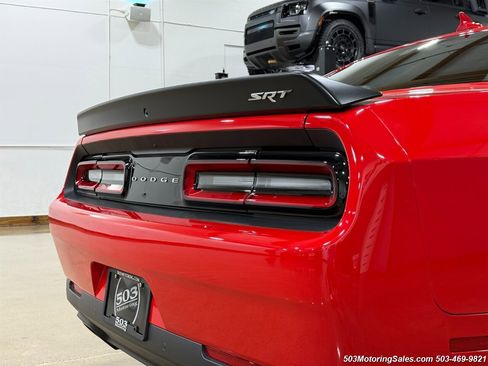 Used 2015 Dodge Challenger SRT Hellcat RWD image 12
