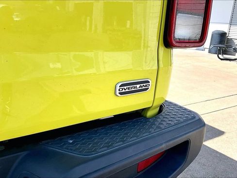 Used 2023 Jeep Gladiator Overland AWD/4WD image 7