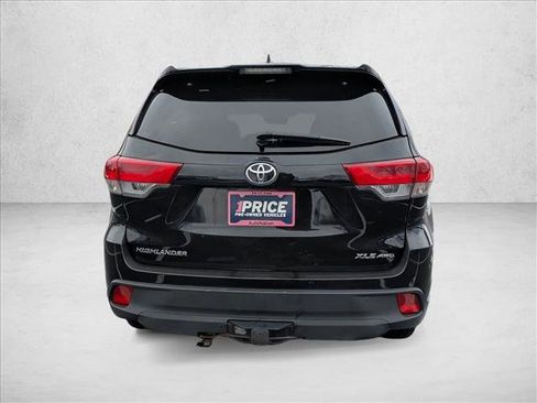 Used 2019 Toyota Highlander XLE image 6