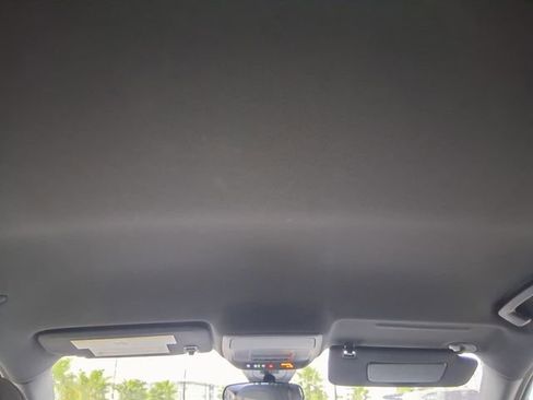 Used 2026 Chevrolet Equinox LT AWD/4WD image 13