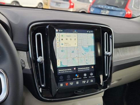 New 2026 Volvo XC40 B5 Ultra w/ Climate Package image 13