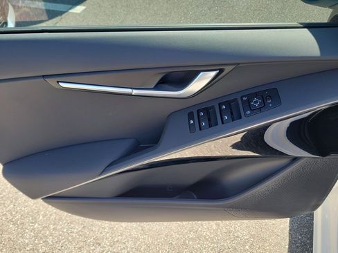 New 2026 Kia Niro EX FWD image 19