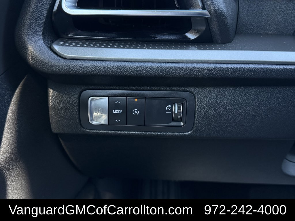 Used 2025 Chevrolet Traverse LT FWD image 24