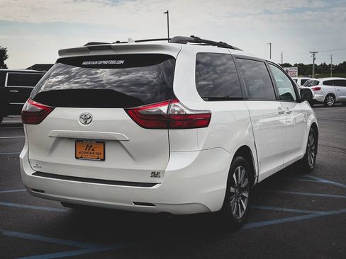 Used 2020 Toyota Sienna XLE AWD/4WD image 30