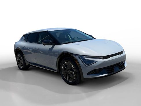 New 2026 Kia EV6 Wind RWD image 7