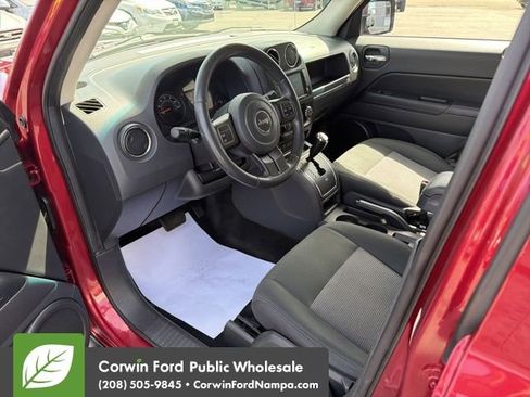 Used 2014 Jeep Patriot Latitude AWD/4WD image 11