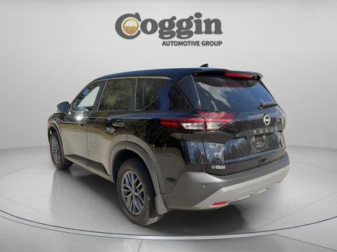 Used 2023 Nissan Rogue S image 3