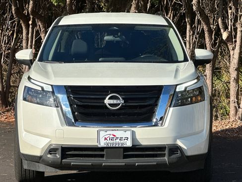 Used 2024 Nissan Pathfinder SV image 9