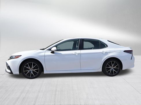 Used 2023 Toyota Camry SE FWD image 4