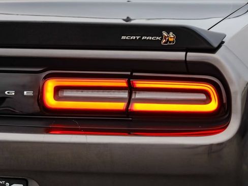 Used 2022 Dodge Challenger R/T Scat Pack RWD image 10