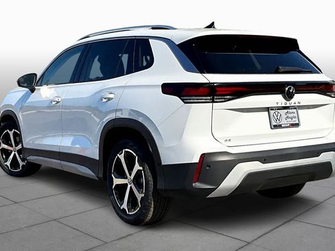 New 2026 Volkswagen Tiguan SE FWD image 12