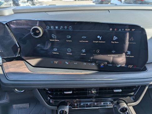 Used 2026 Chevrolet Suburban Z71 w/ Comfort Package image 16