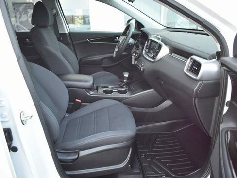 Used 2020 Kia Sorento AWD V6 image 38