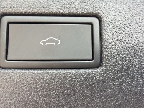 Used 2024 Volkswagen Tiguan SE FWD image 6