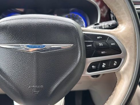 Used 2019 Chrysler Pacifica Limited w/ Tire & Wheel Group FWD image 24