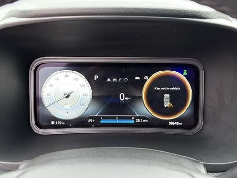 Used 2022 Hyundai Kona Limited AWD/4WD image 15