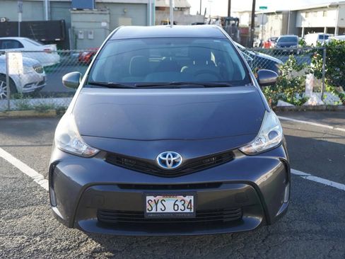 Used 2016 Toyota Prius V Five FWD image 4