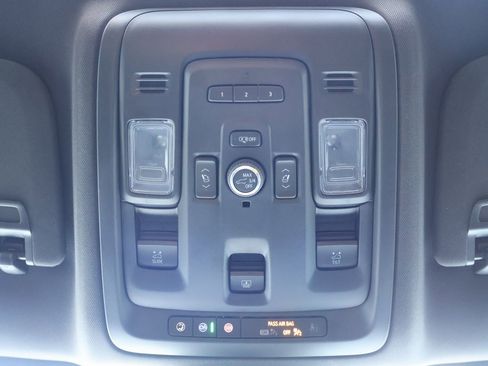 Certified 2024 Chevrolet Suburban Z71 w/ Luxury Package image 34