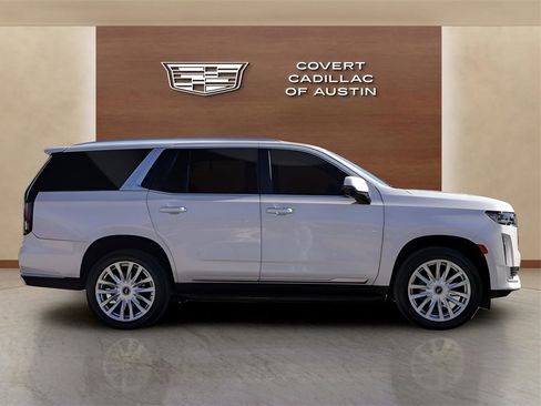 Used 2023 Cadillac Escalade Luxury w/ LPO, Illumination Package image 5