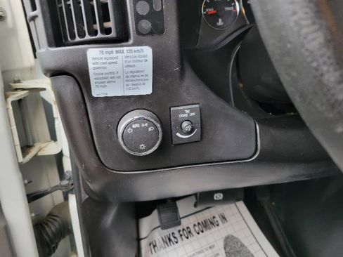 Used 2014 Chevrolet Express 2500 image 31