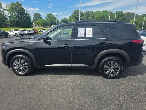 Used 2025 Nissan Pathfinder SV AWD/4WD image 6